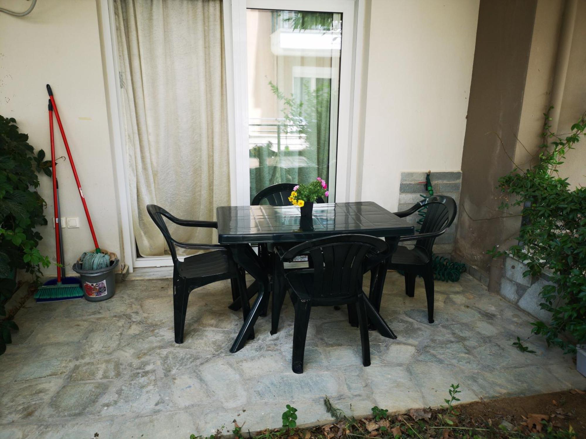 Apartment Oazis Ofrinion Bagian luar foto