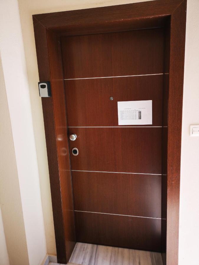 Apartment Oazis Ofrinion Bagian luar foto
